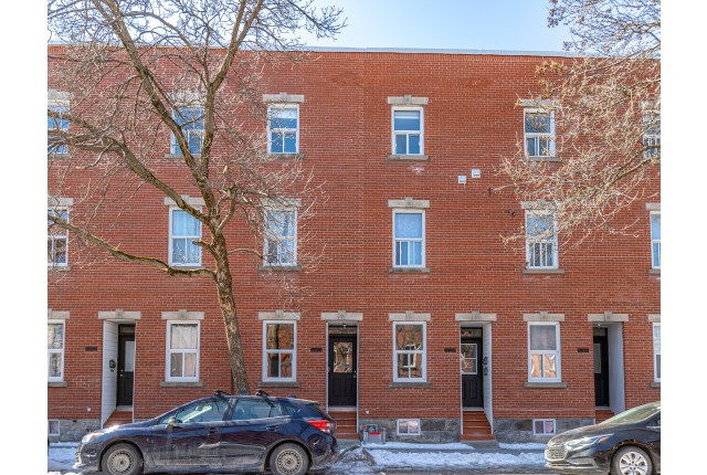 Pointe-Saint-Charles Apartment 2 b. $2,100/month. Apartment for rent in Pointe-Saint-Charles
