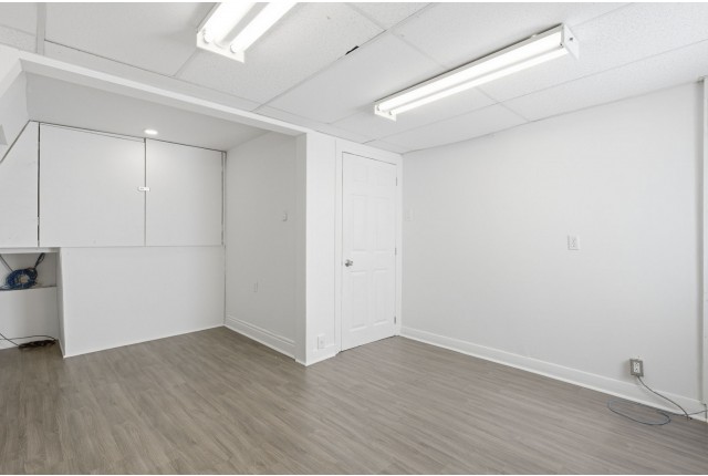 Autre commercial (4907 pi2) Ville-&Eacute;mard et Côte-Saint-Paul 3 000 $/mois. Appartement à louer Ville-&Eacute;mard et Côte-Saint-Paul