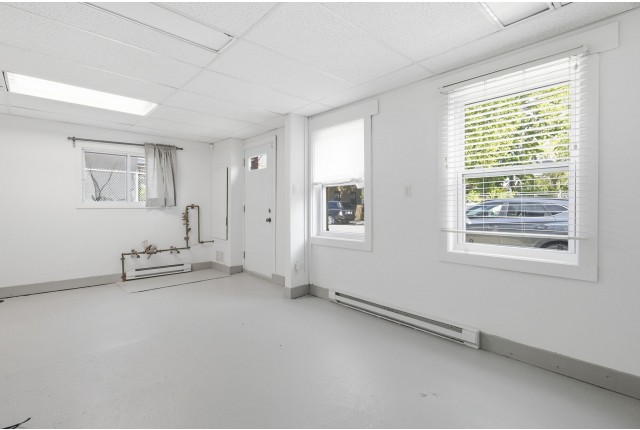 Autre commercial (4907 pi2) Ville-&Eacute;mard et Côte-Saint-Paul 3 000 $/mois. Appartement à louer Ville-&Eacute;mard et Côte-Saint-Paul