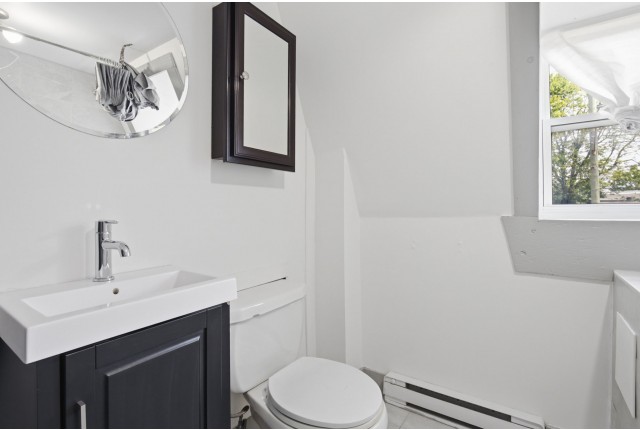 Autre commercial (4907 pi2) Ville-&Eacute;mard et Côte-Saint-Paul 3 000 $/mois. Appartement à louer Ville-&Eacute;mard et Côte-Saint-Paul